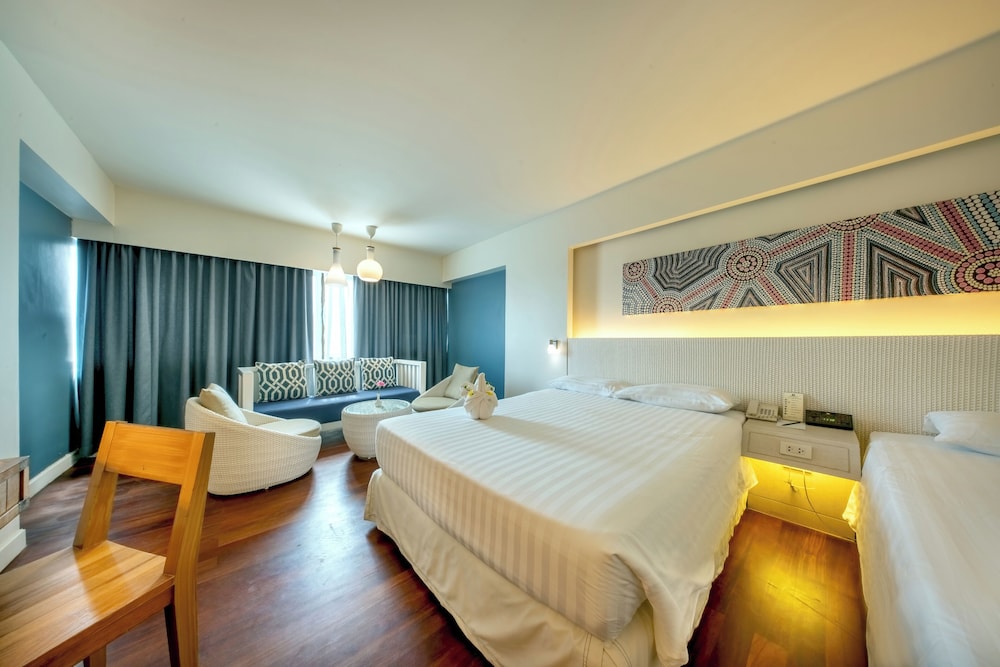 Jomtien Palm Beach Hotel and Resort 11/49