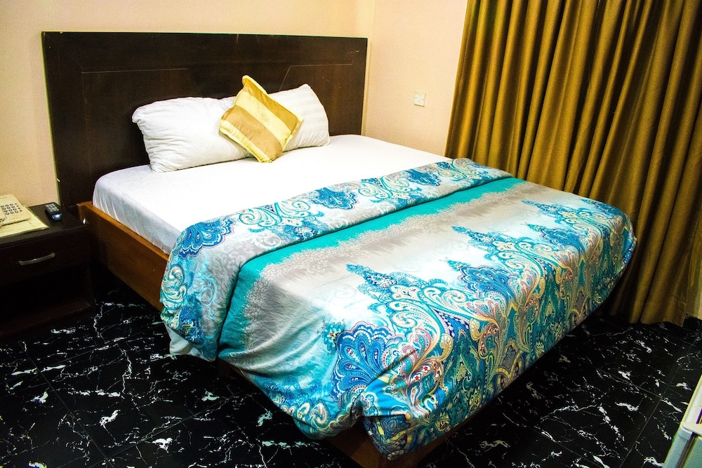 Golden Destiny Hotel Limited 22/100