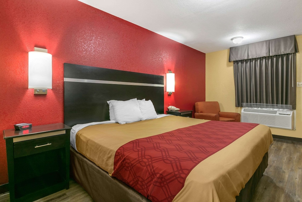 Econo Lodge Jonesboro 19/25