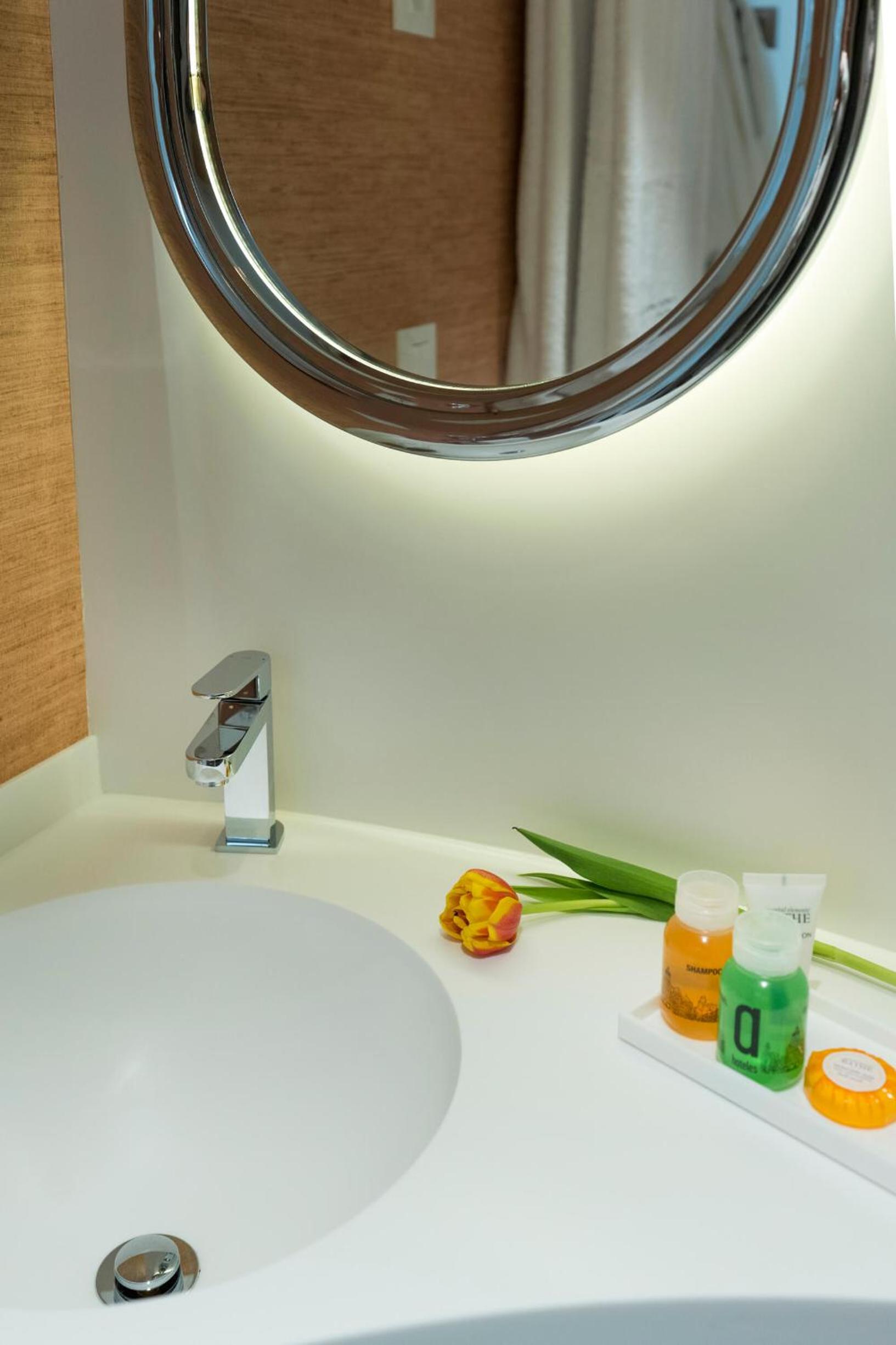 جناح جونيور بإطلالة على المدينة، Casa Verbena Madrid, Outset Collection by Hilton 4/7