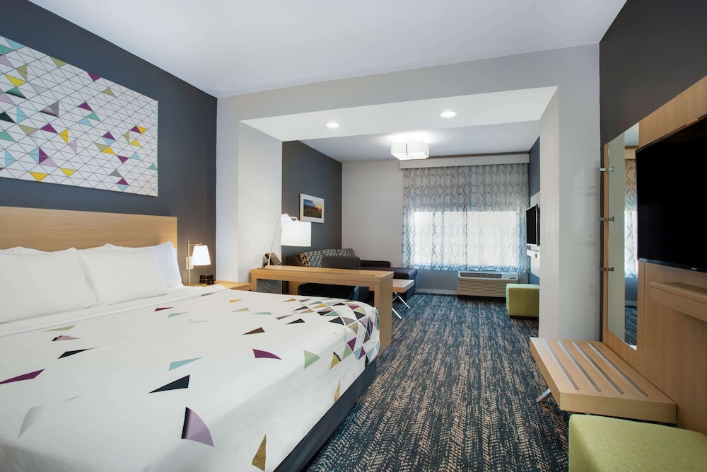 Deluxe, Studio, Suite, King Bed