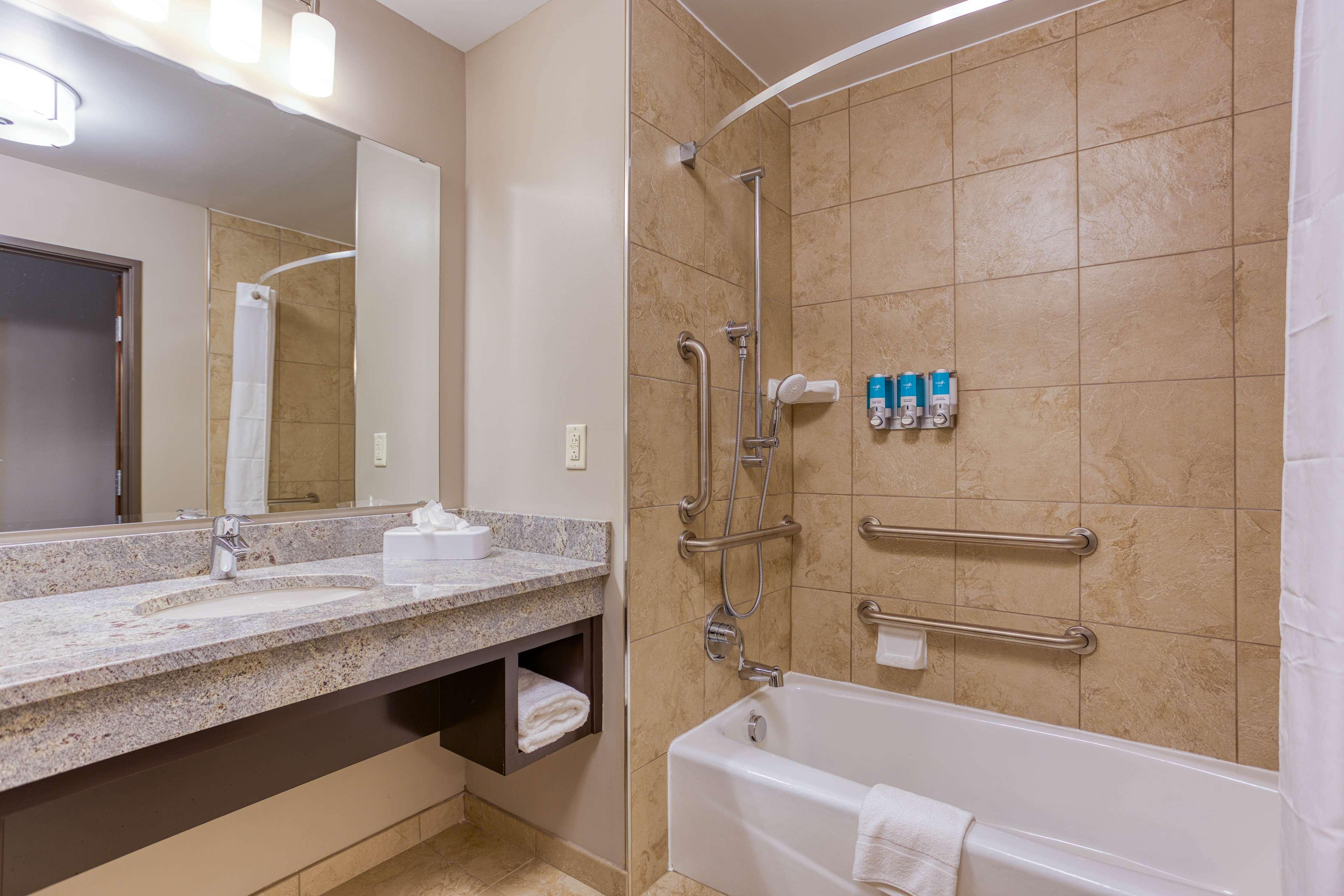 Drury Inn and Suites Cincinnati Northeast Mason 34/37