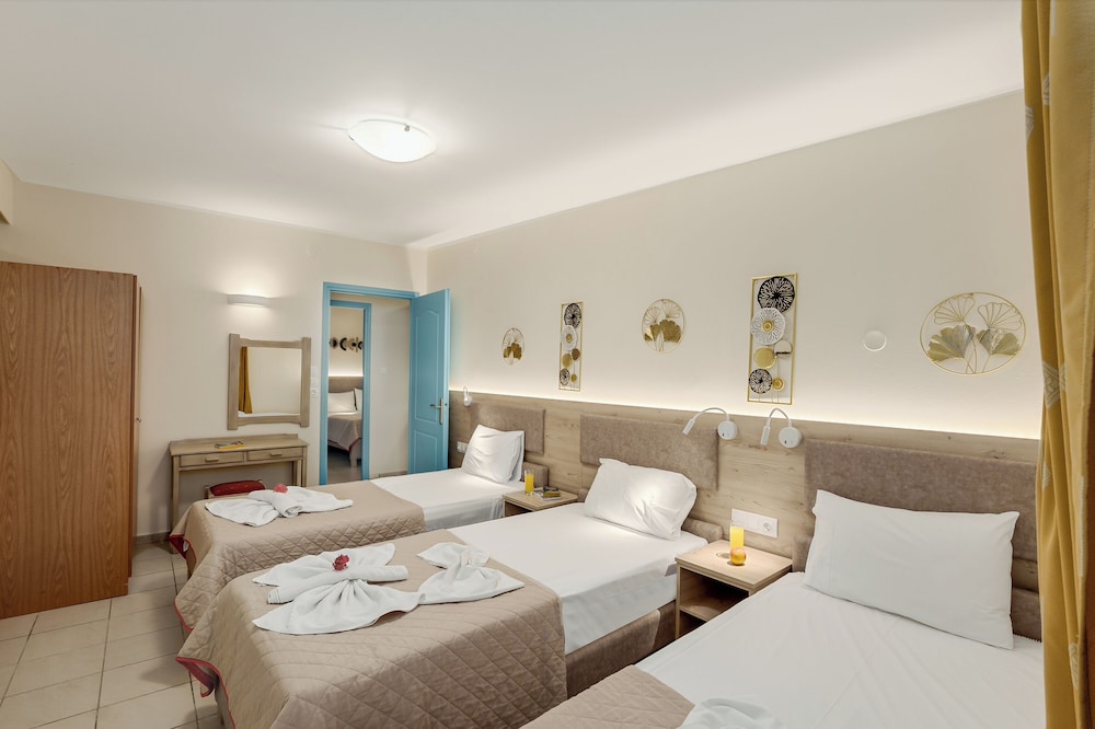 2 Bedrooms, Superior, Apartment, 1 Single and 2 Double Beds, Sea View, 2 Sofa, Hot Tub