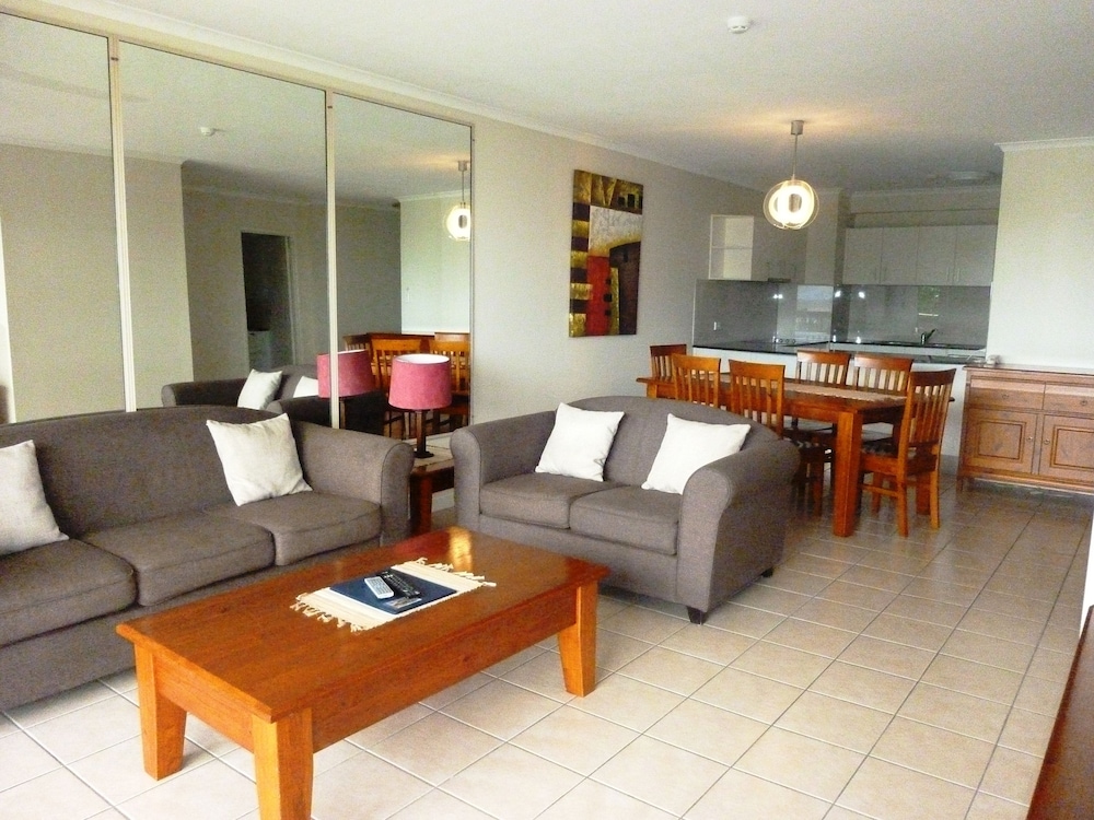 Coral Towers Holiday Suites 39/69