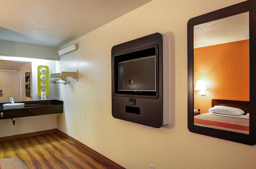 Motel6 Springfield, MO - North 36/56