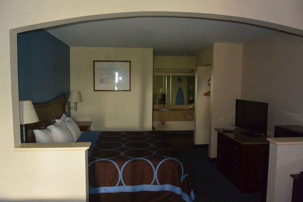 Days Inn By Wyndham Clarksville North 37/63