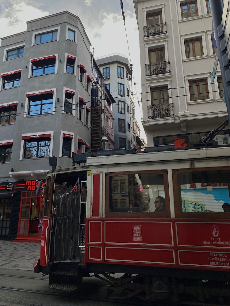 Li Hotel Pera 4/22