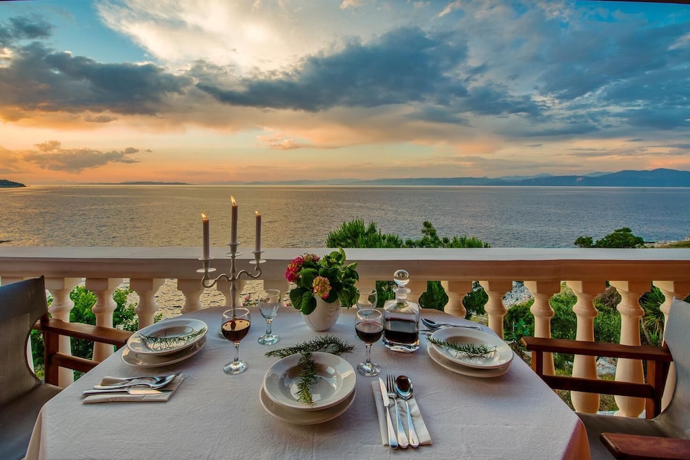Paxos Sunrise 27/50