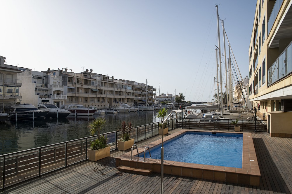 P And V Empuriabrava Marina 45/45