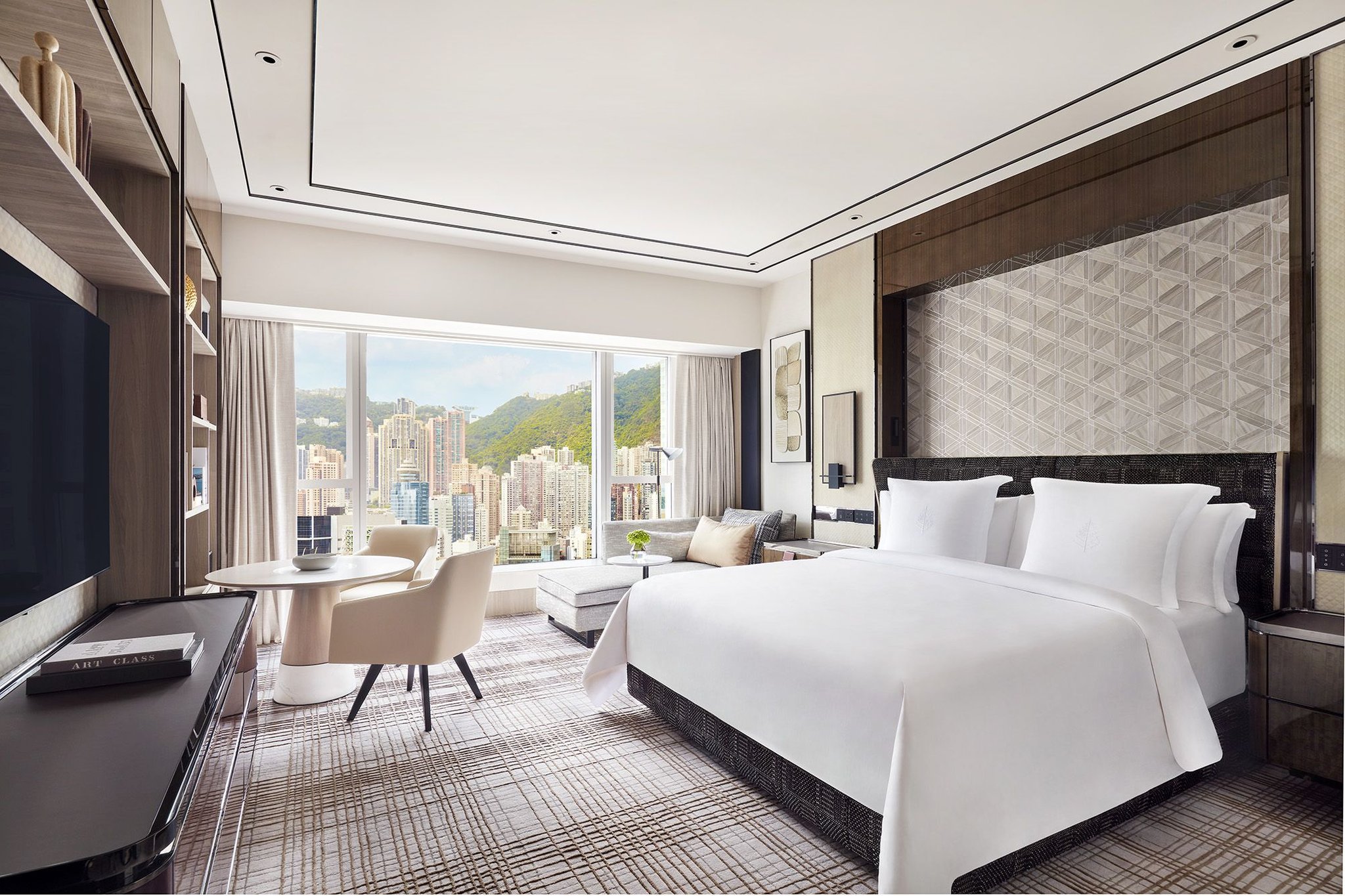 PREMIER, KING BED, PEAK VIEW
