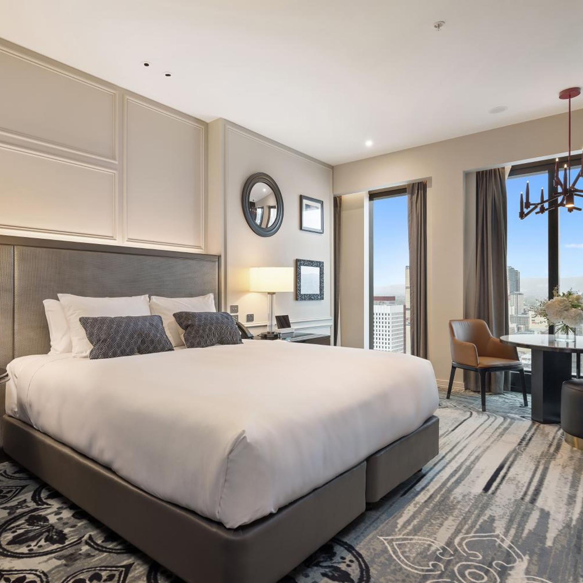 Opera, Suite, King Bed, Hills View
