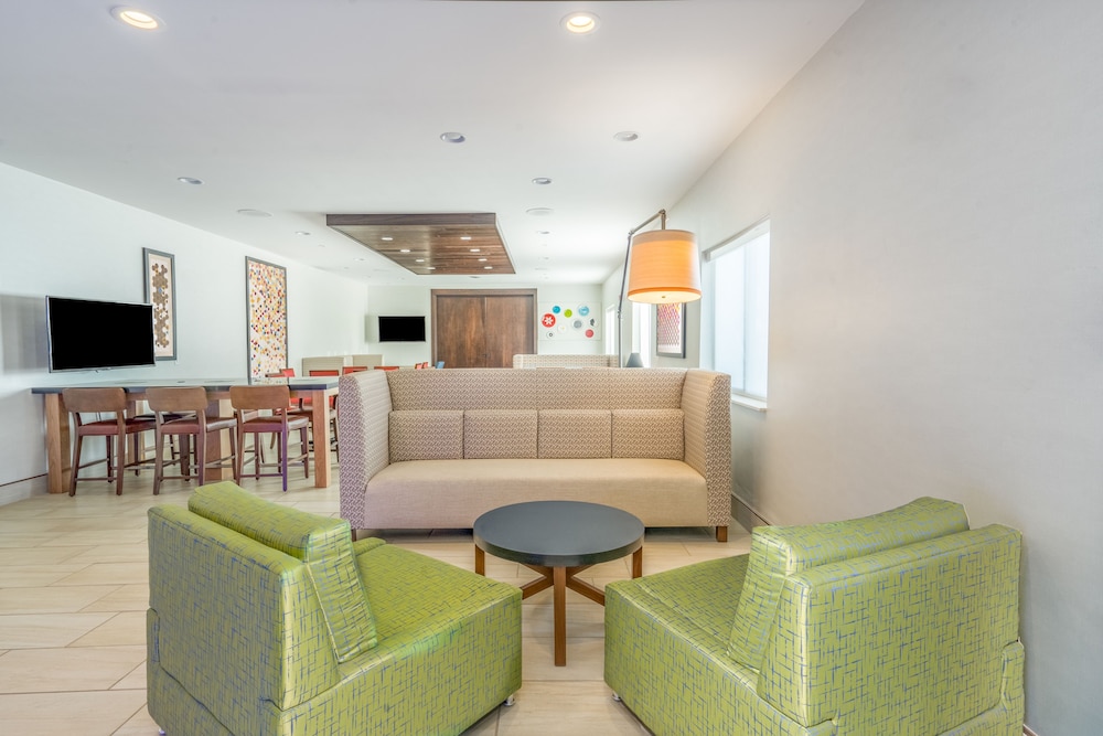 Holiday Inn Express Howe (Sturgis, Mi) 16/49