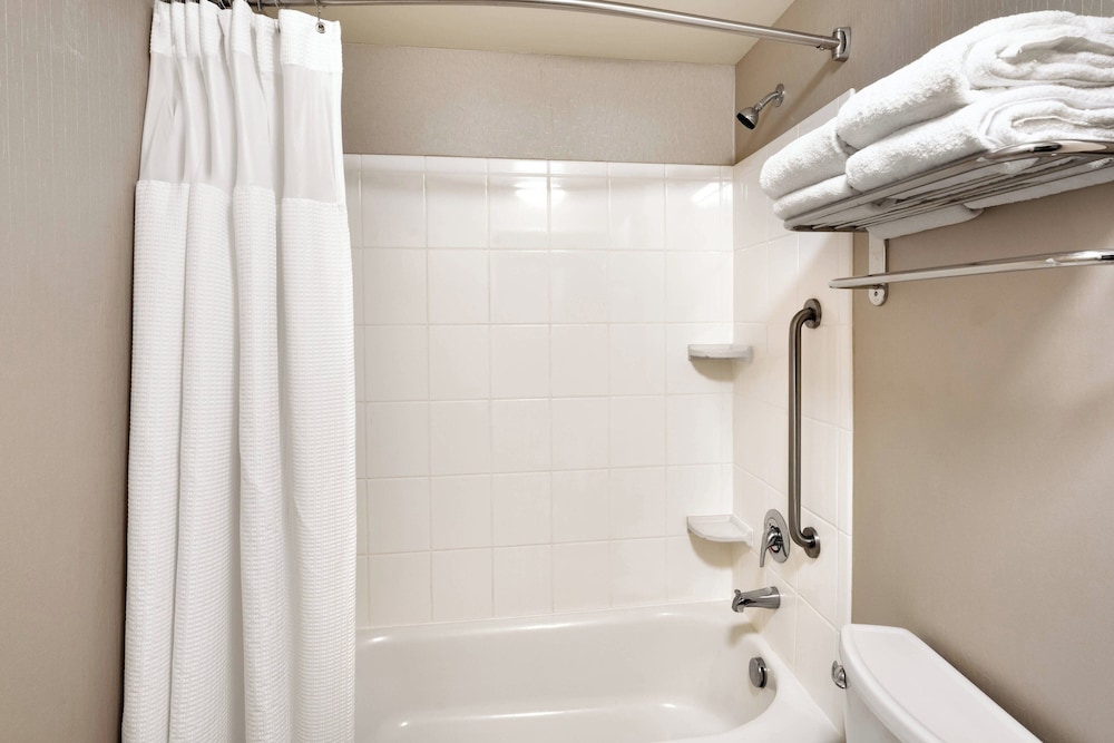 جناح بسرير كينج مع سرير سحّاب إضافي لذوي الإعاقة، Springhill Suites by Marriott Thatcher 5/5
