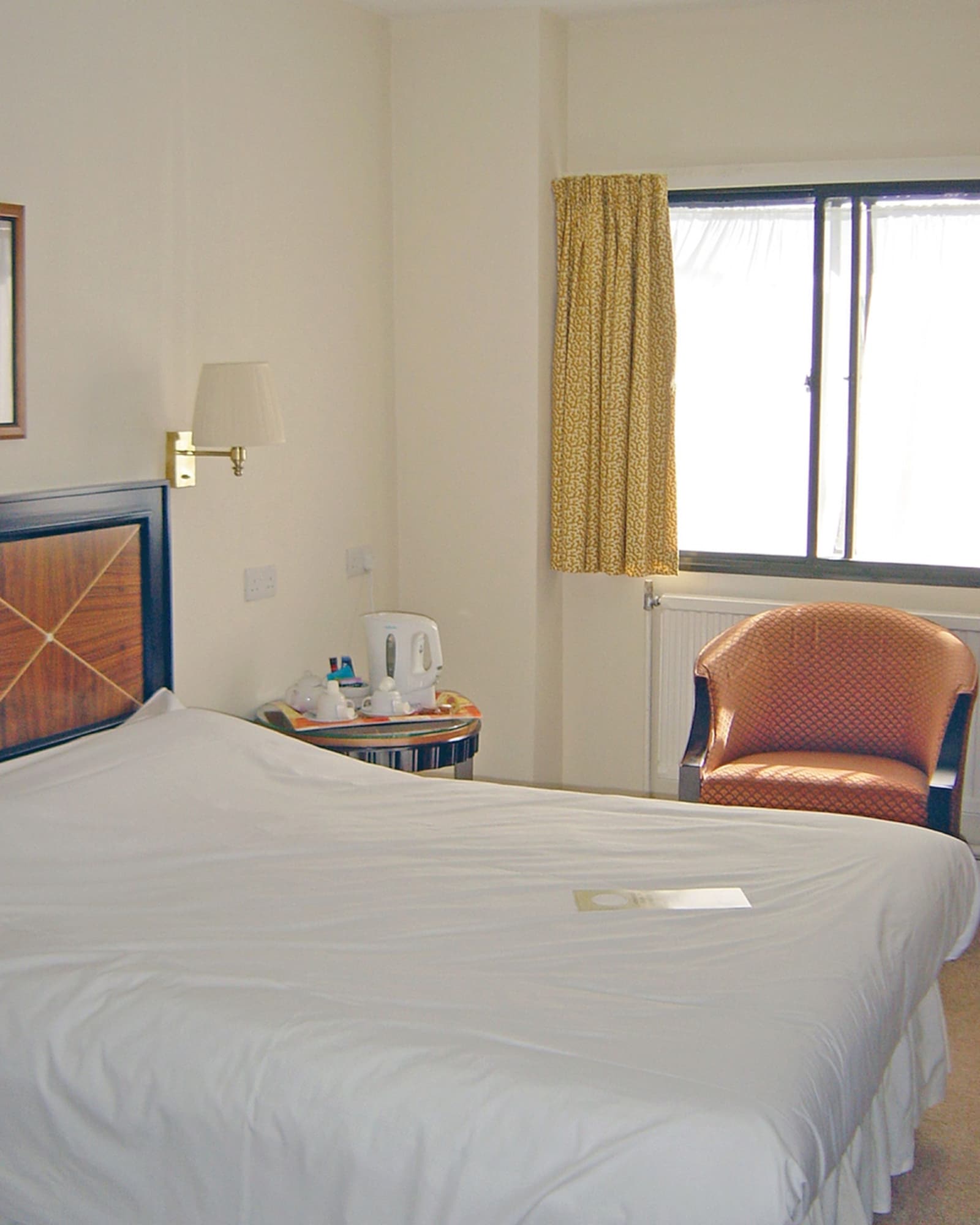 ROOM, DOUBLE BED