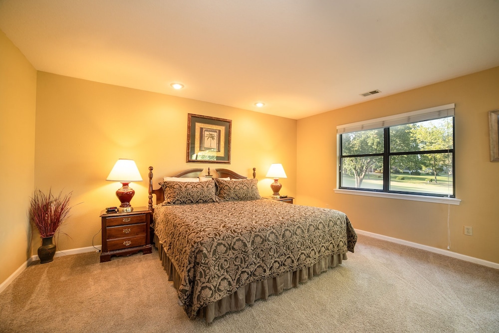 Pointe Royale Condominium Resort & Golf Course 7/81