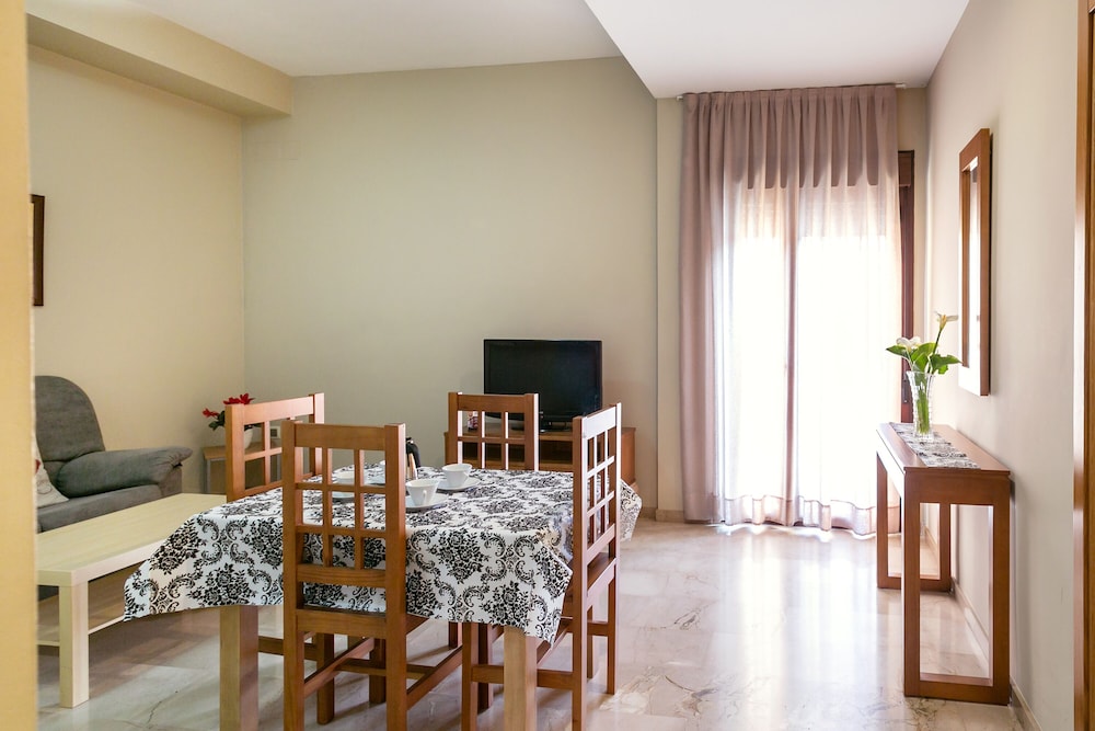 APARTAMENTOS TURISTICOS LA CASTILLEJA 25/30