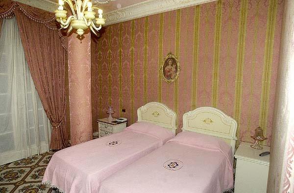 Grand Hotel La Sonrisa 11/19
