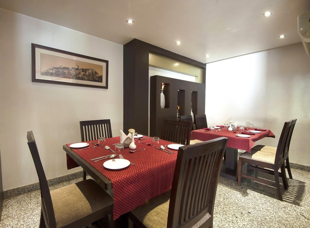 Treebo Raya Inn 27/37
