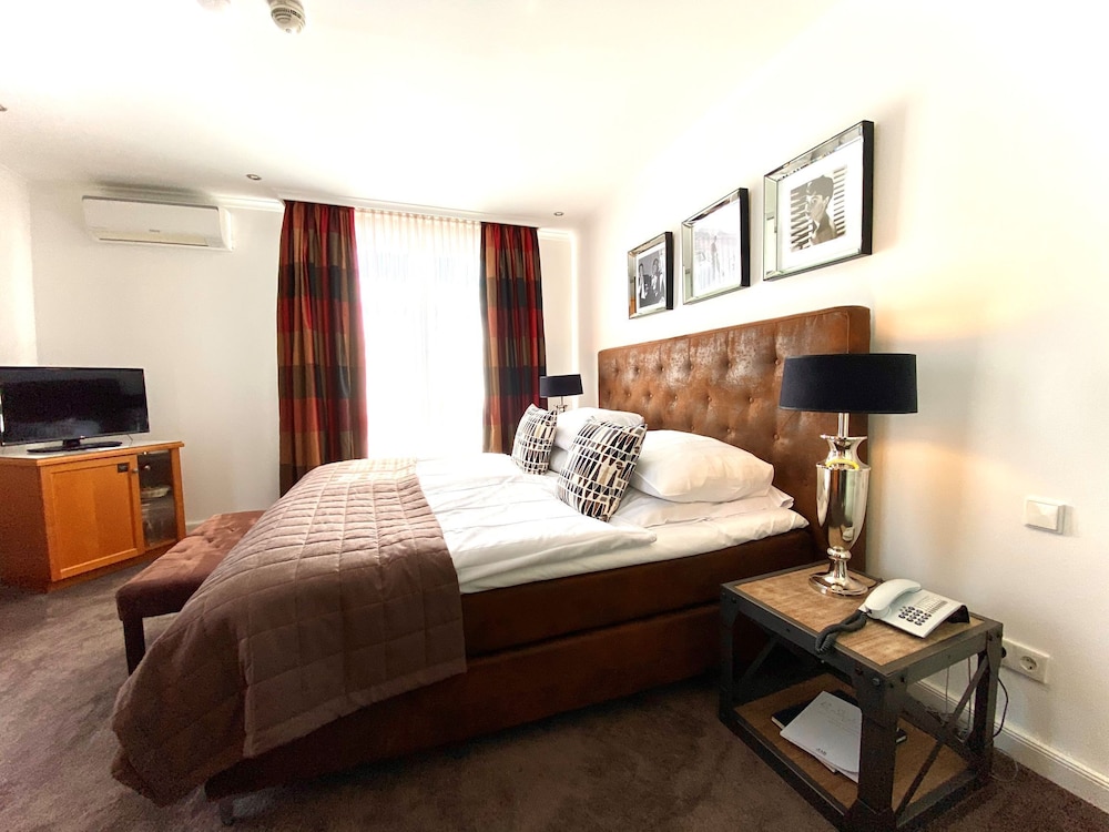 Parkhotel Bielefeld 8/43