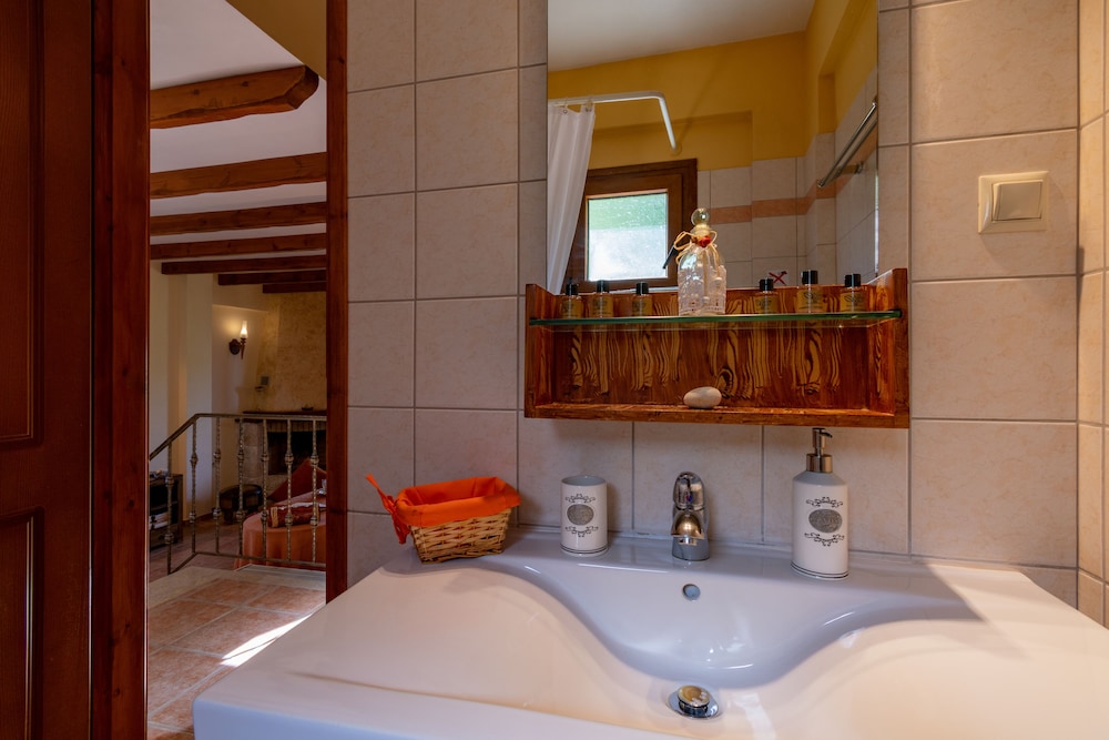 Sokraki Villas 50/50