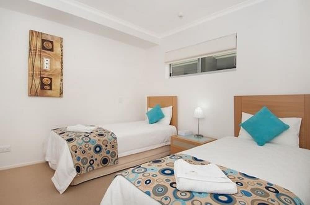 ON THE BEACH RESORT BRIBIE ISLAND 11/50