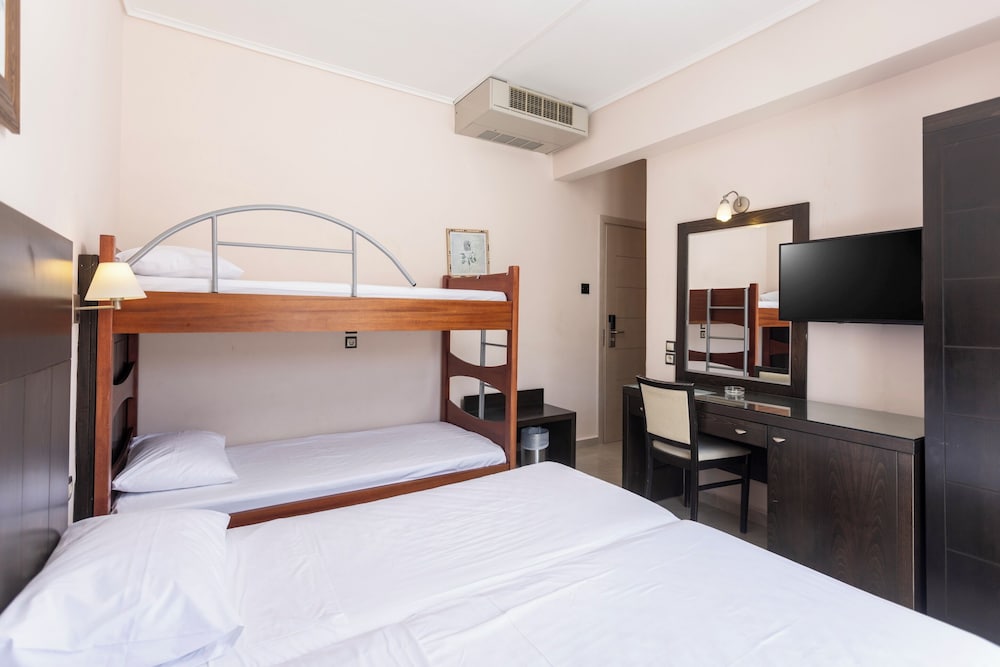 غرفة عائلية بسريرين منفصلين وسرير بطابقين، Hanioti Grandotel 4/9
