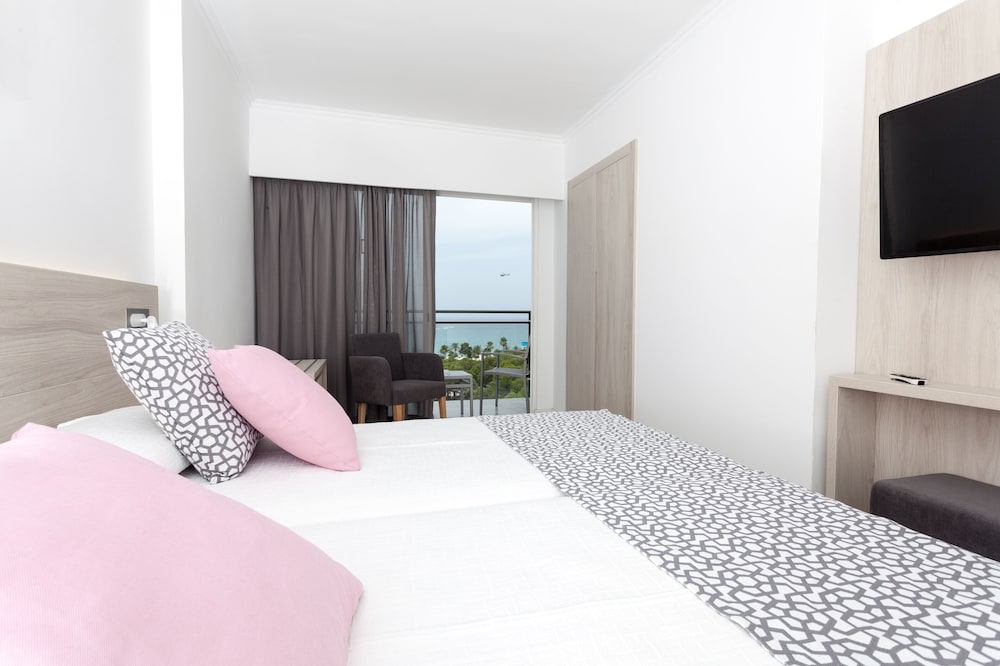 Hotel Timor 6/44