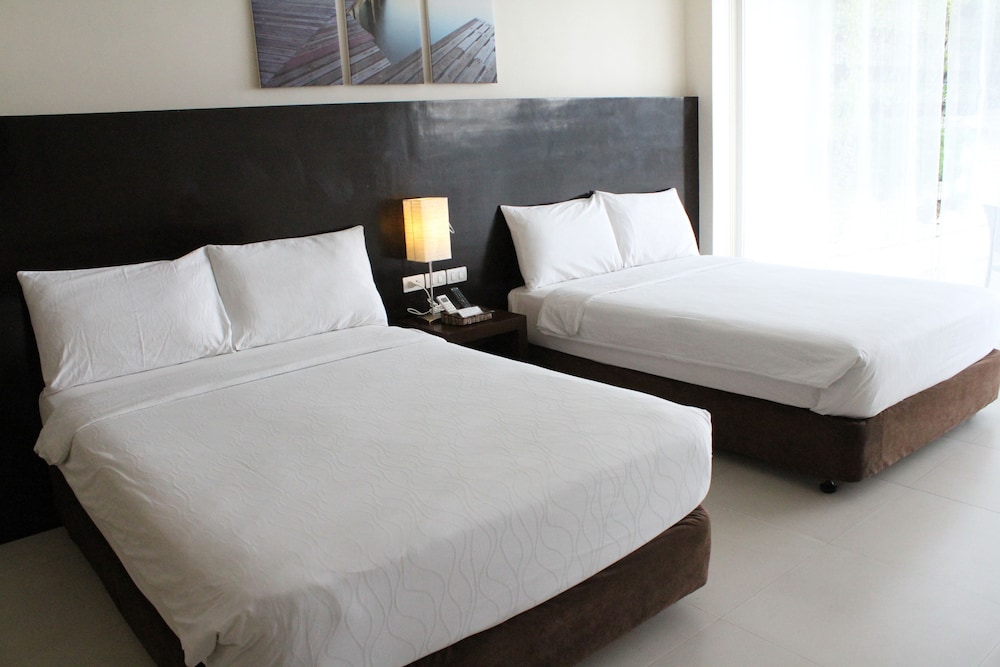 Ocean Suites Boutique Hotel 14/66