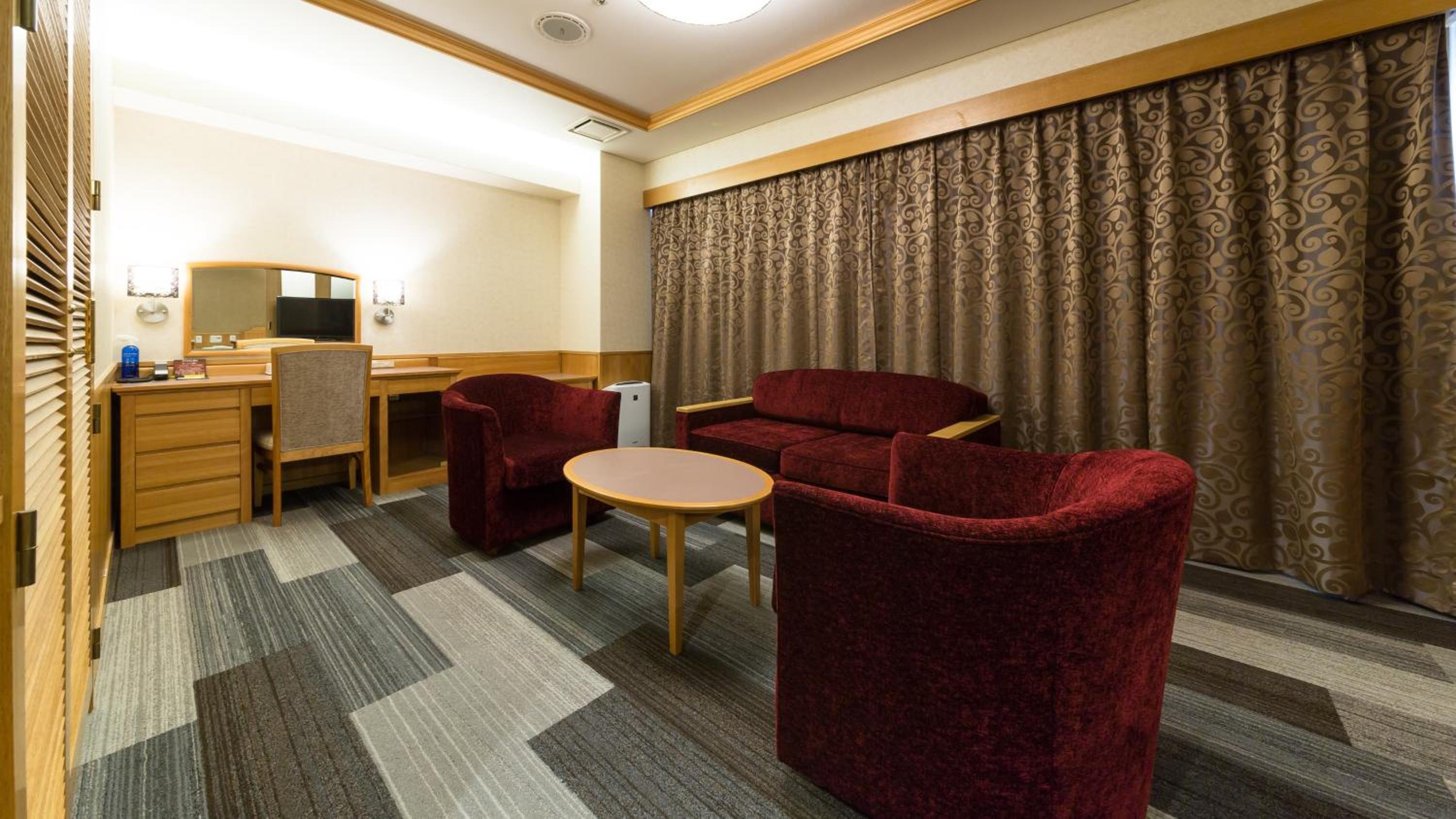 Kochi Pacific Hotel 35/52