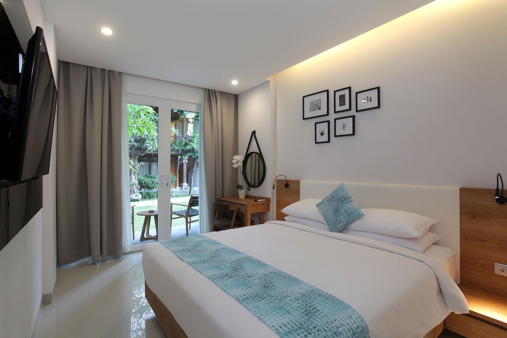 DELUXE, QUEEN BED, GARDEN VIEW