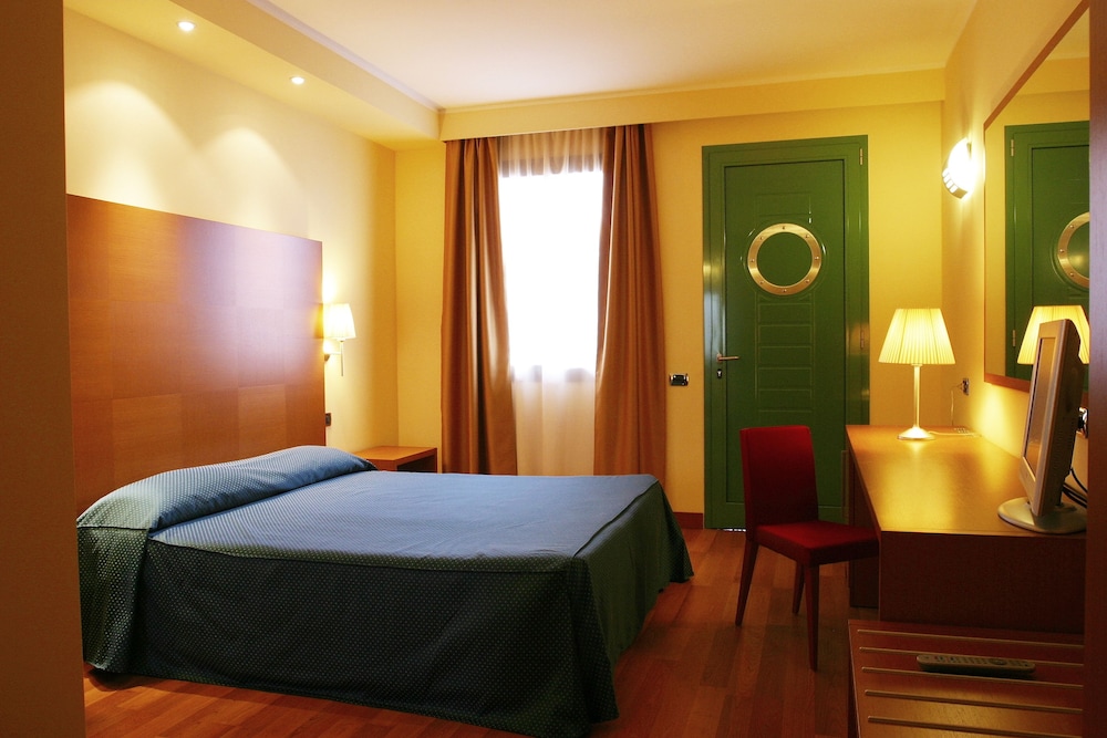 Luna Hotel Motel Airport 27/44