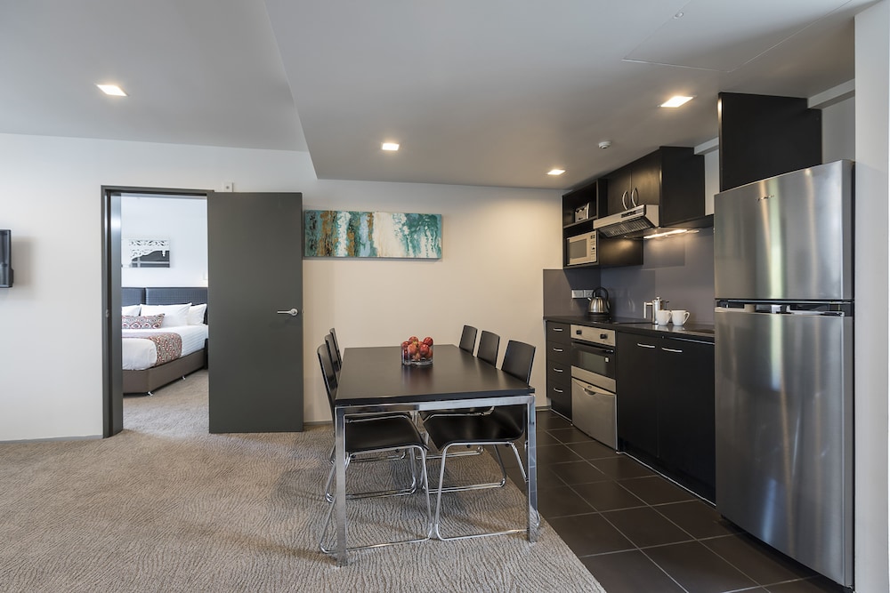 Quest Ponsonby 28/44