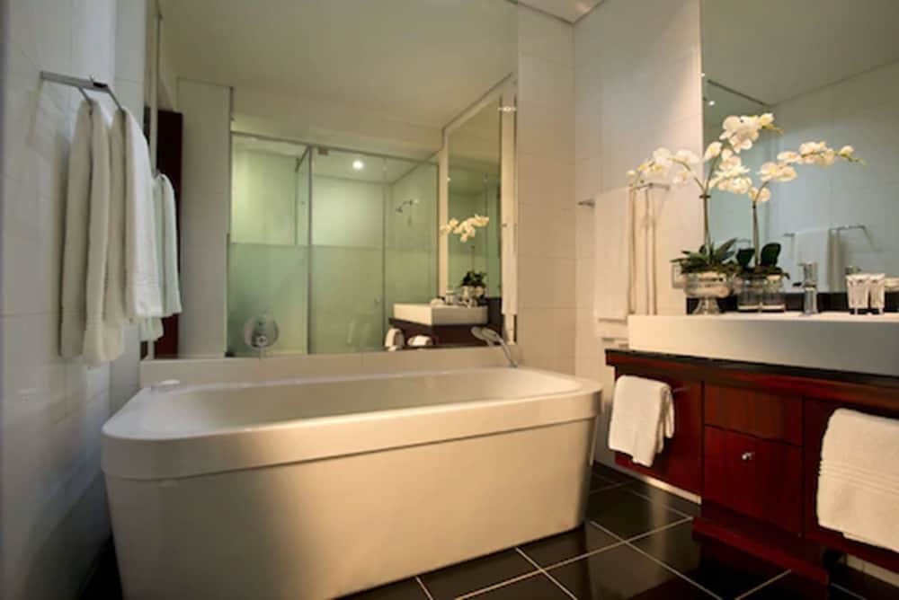 Davinci Hotel And Suites On Nelson Mandela Square 7/67