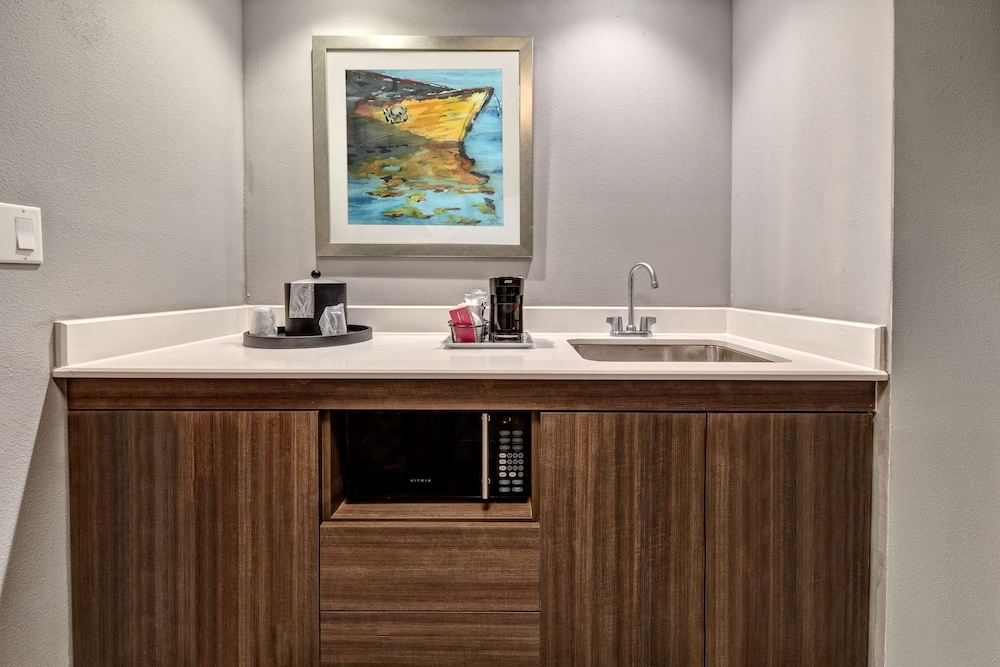 Hampton Inn and Suites San Jose Airport 8/30