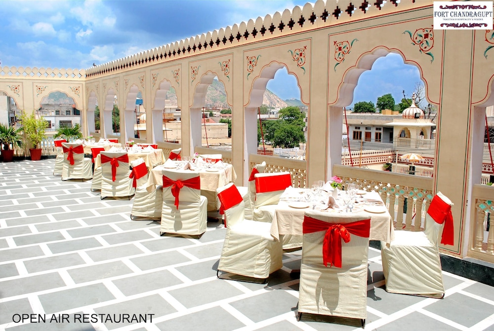 Fort Chandragupt Hotel 28/32