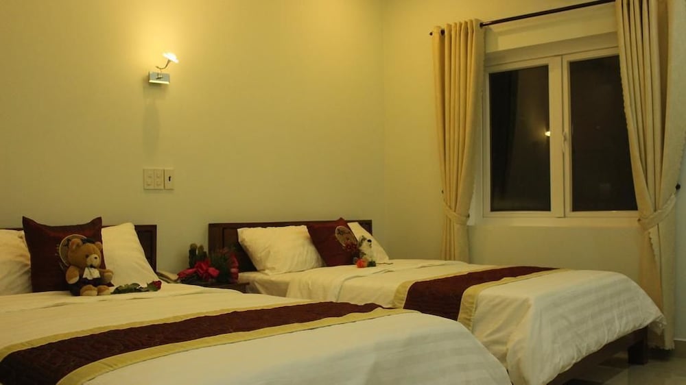DELUXE, 2 DOUBLE BEDS, CITY VIEW