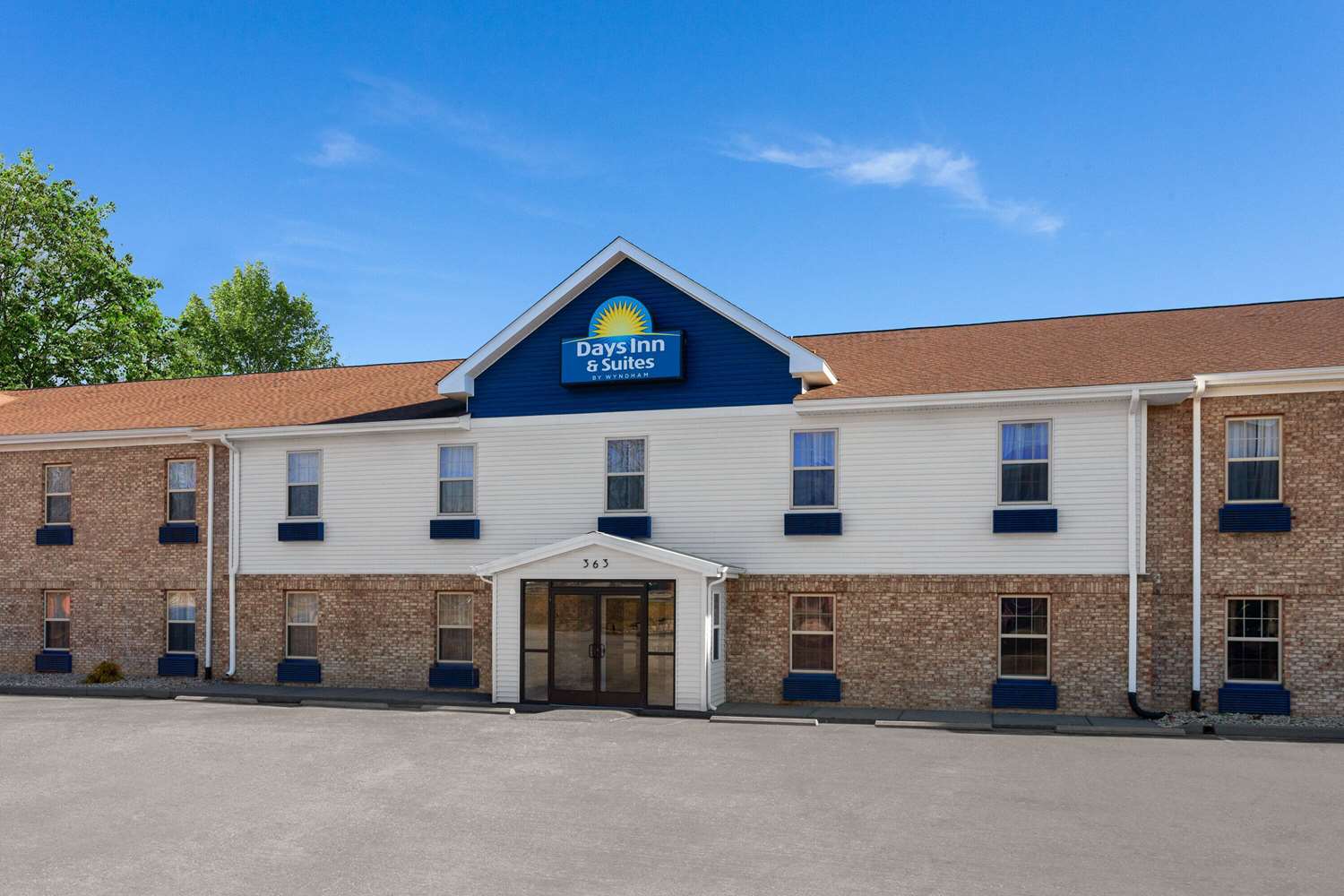 Days Inn & Suites by Wyndham Sellersburg 3/32