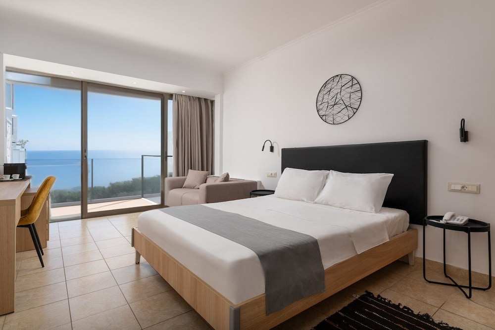 DOUBLE ROOM DELUXE FRONT SEA VIEW