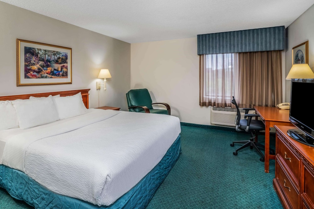 La Quinta Inn And Suites By Wyndham Nashville Franklin 12/46