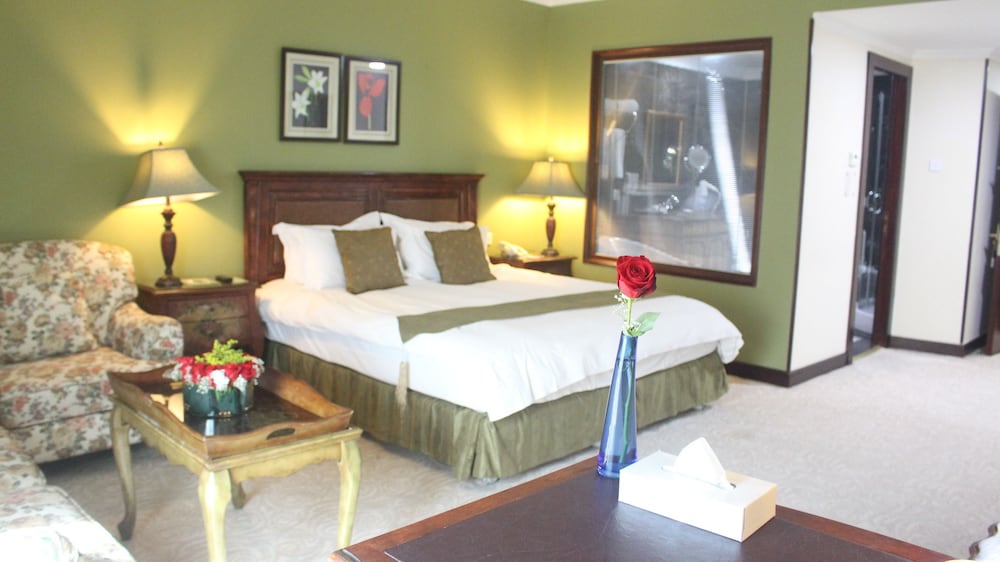 The Convention Center Royal Suites Hotel 12/50