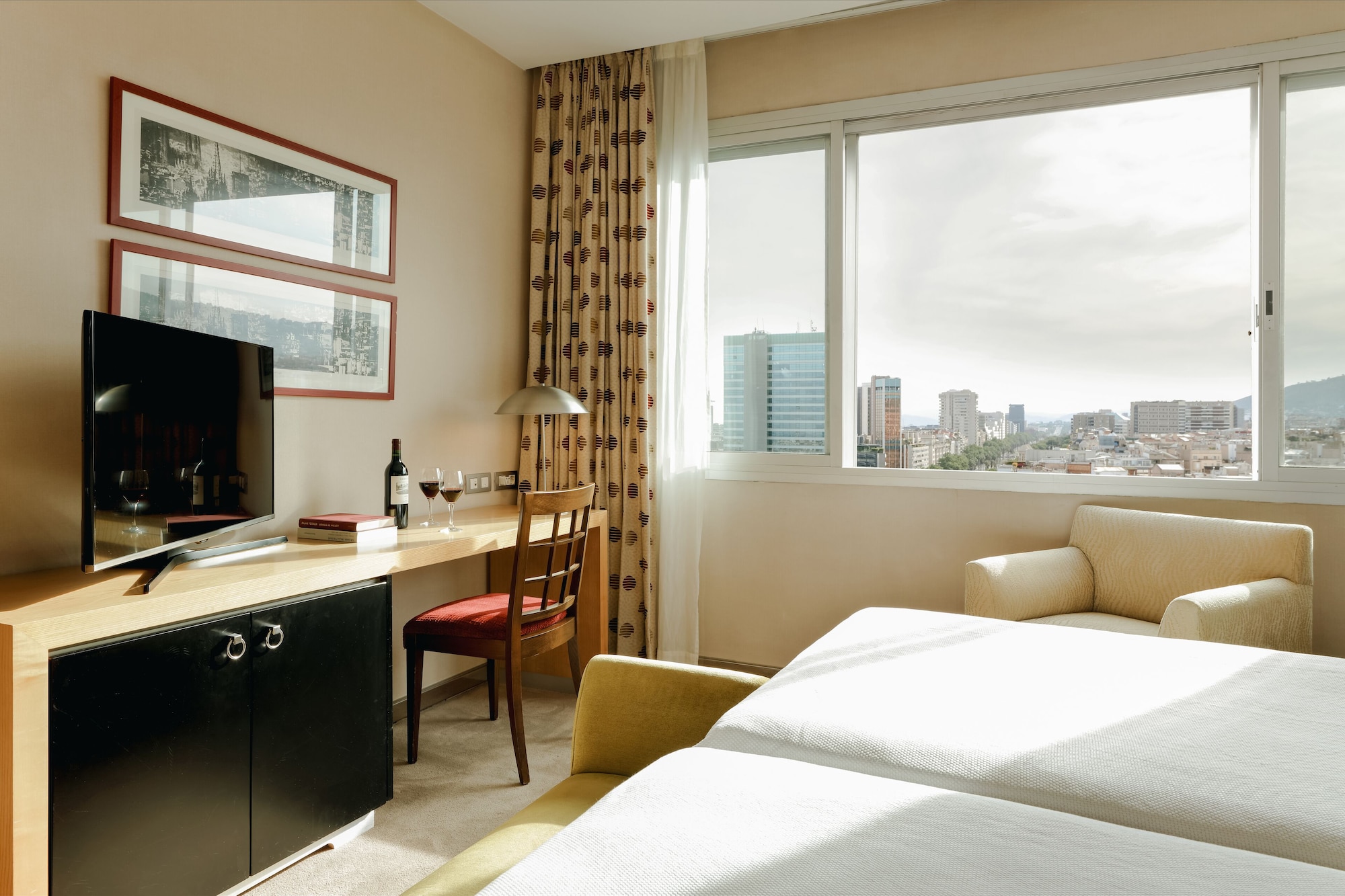 غرفة قياسية بسرير مزدوج بإطلالة على المدينة، Hotel Hesperia Barcelona Presidente 4/5