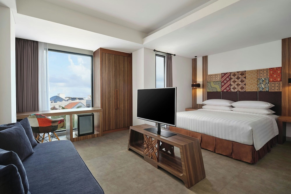 Deluxe, King Bed, City View