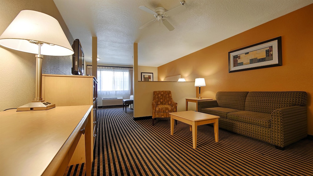 Best Western Plus Executive Inn & Suites 28/33