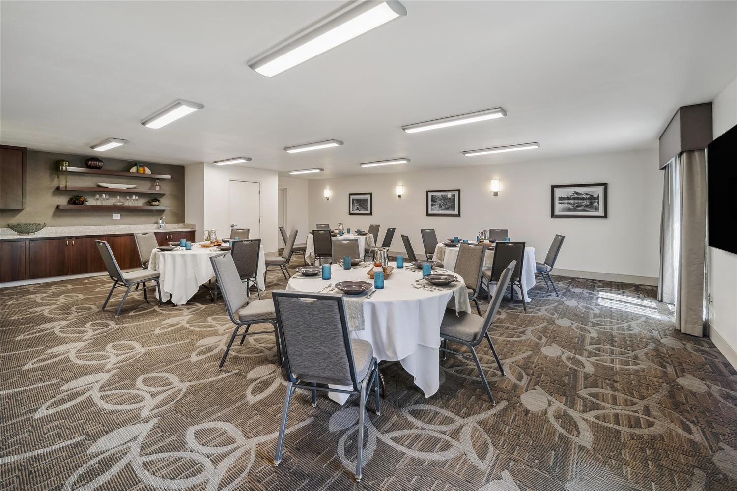 Best Western Plus Hilltop Inn 47/52
