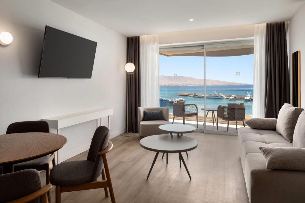 Wyndham Residences Piraeus Marina Zeas 8/10
