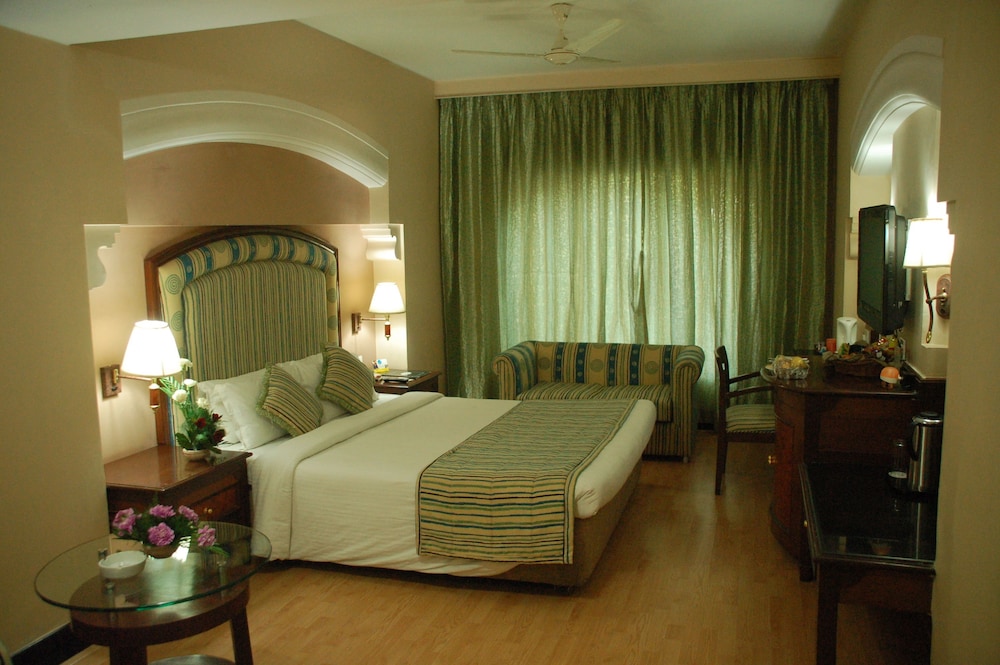 غرفة ديلوكس تنفيذية بسرير كينج، Lords Inn Vadodara 2/4