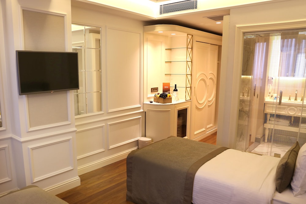 Mina Hotel 33/69