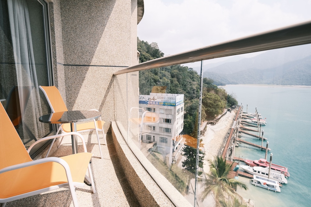 Hotel Del Lago 33/63