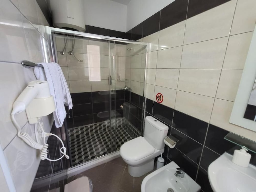 Haris Hotel Vlore 46/50