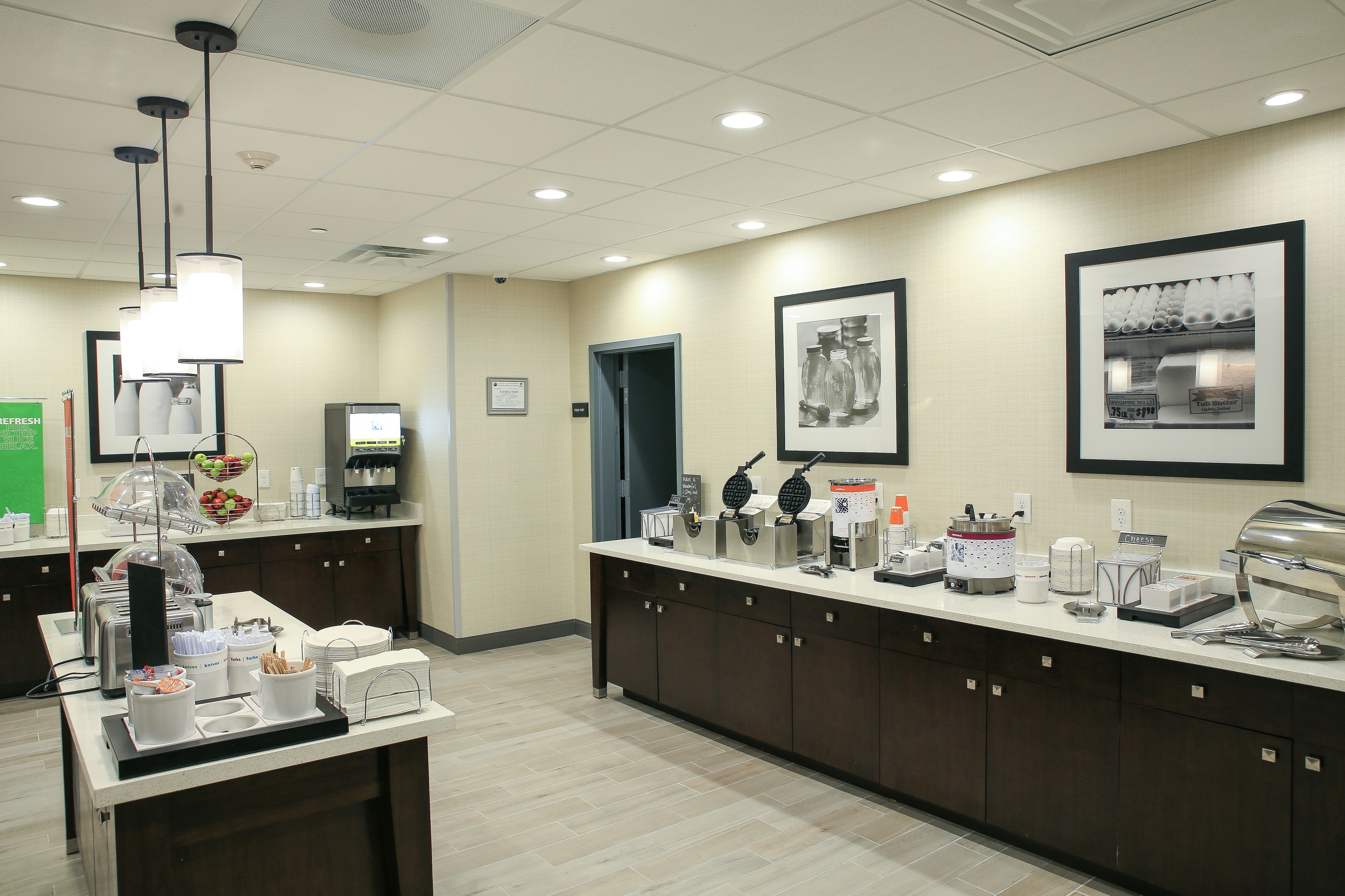 Hampton Inn And Suites Mount Laurel Moorestown 17/28
